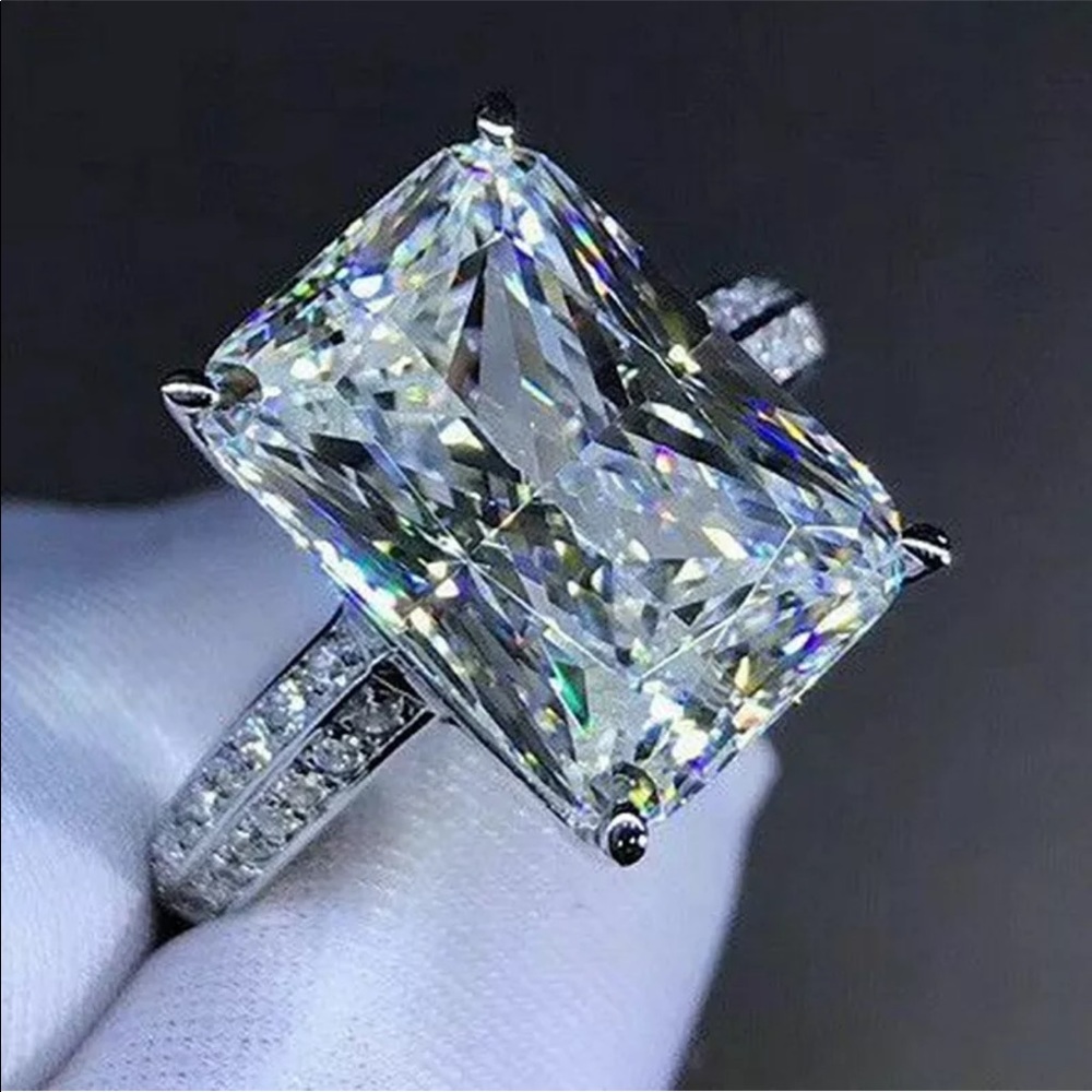 New Women’s 925 Silver Beautiful Diamond Ring